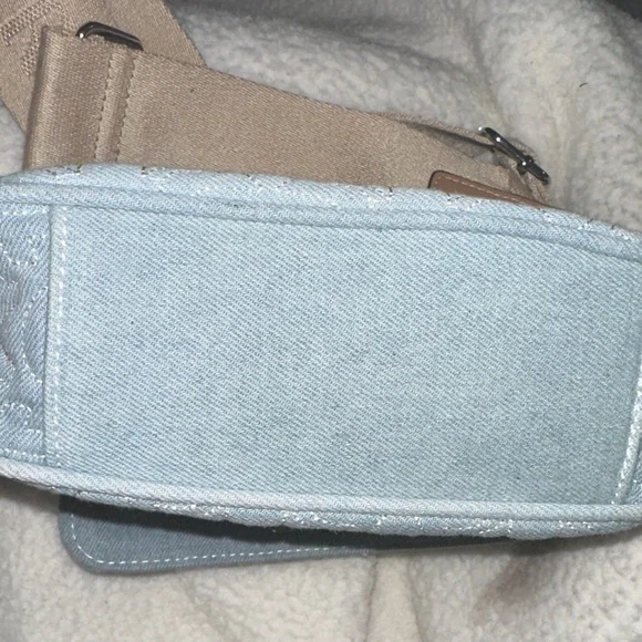 True Religion Light Blue Quilted Crossbody with Beige Logo Strap - Picture 6 of 8